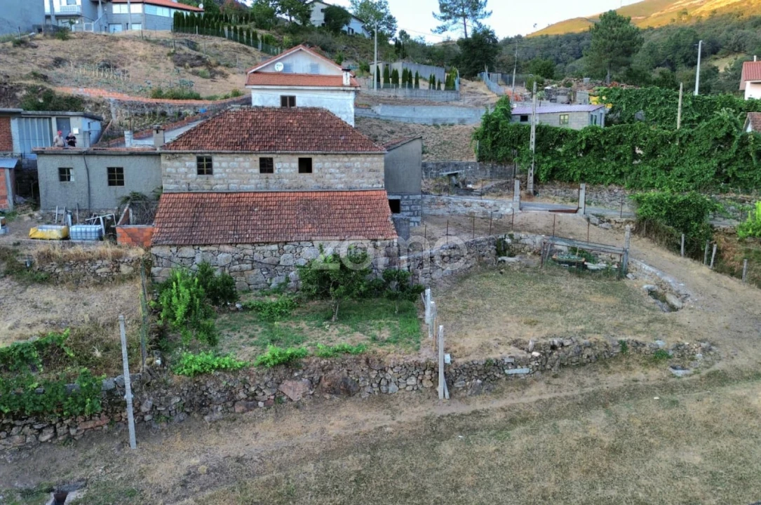 Moradia T3 para Venda em Covelo do Geres Foto 34