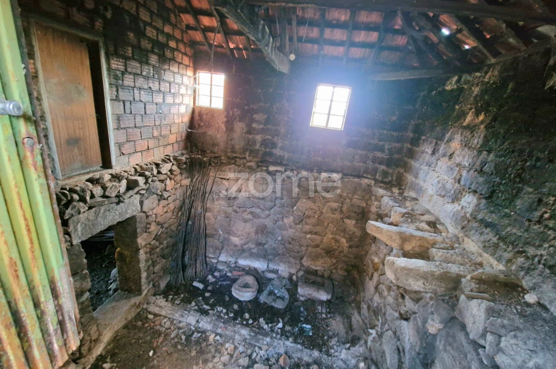 Moradia T3 para Venda em Covelo do Geres Foto 27