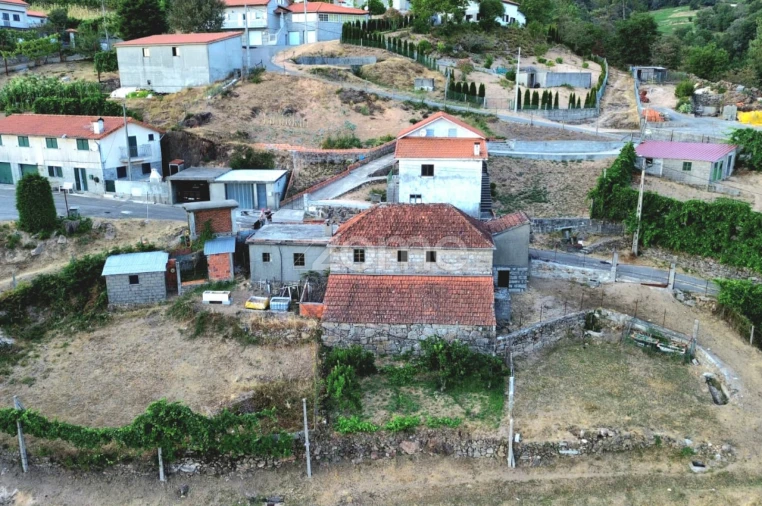 Moradia T3 para Venda em Covelo do Geres Foto 3