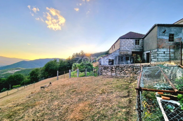 Moradia T3 para Venda em Covelo do Geres Foto 16