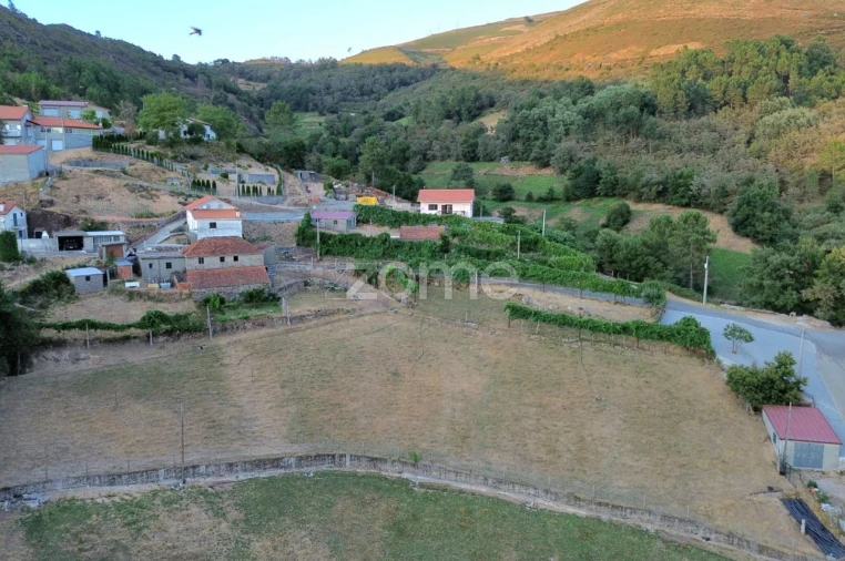 Terreno para Venda em Covelo do Geres Foto 2