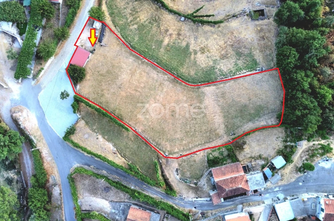 Terreno para Venda em Covelo do Geres Foto 1