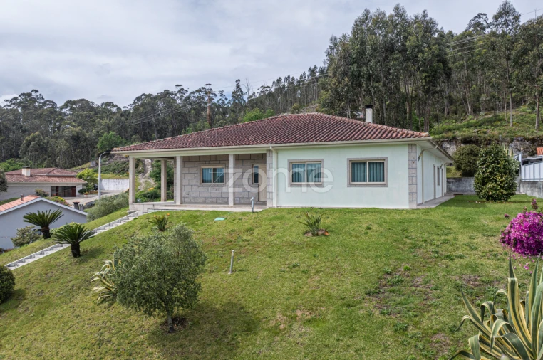 Moradia T3 para Venda em Travassos Foto 4