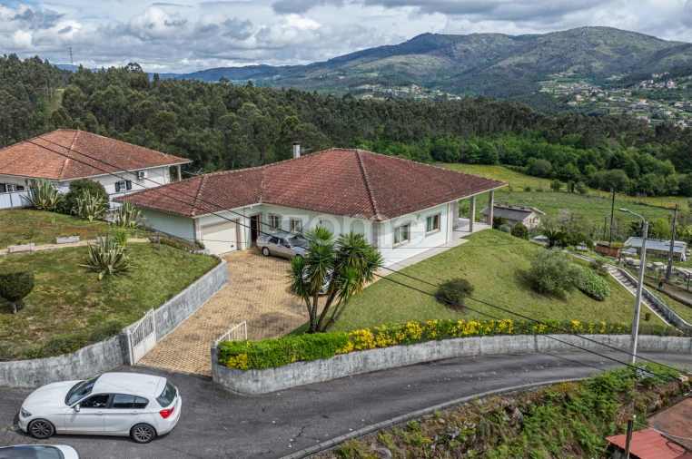 Moradia T3 para Venda em Travassos Foto 3