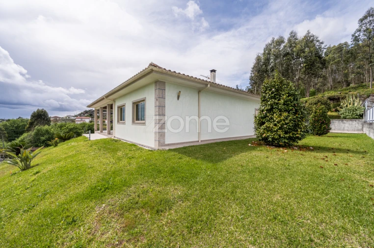 Moradia T3 para Venda em Travassos Foto 27