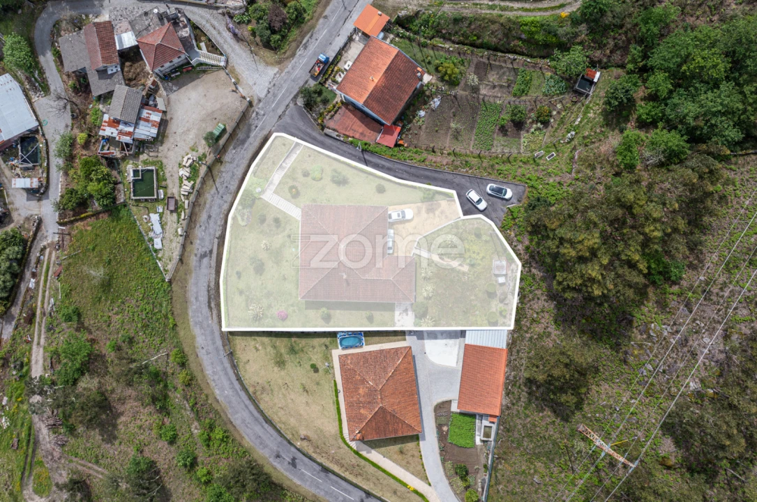 Moradia T3 para Venda em Travassos Foto 6