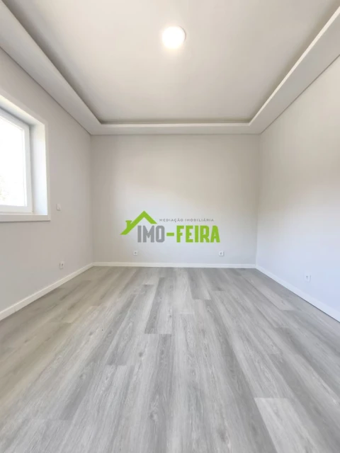 Moradia T3 para Venda em Santa Maria de Lamas