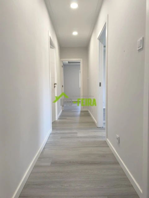 Moradia T3 para Venda em Santa Maria de Lamas