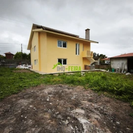 Moradia T3 para Venda em Santa Maria de Lamas