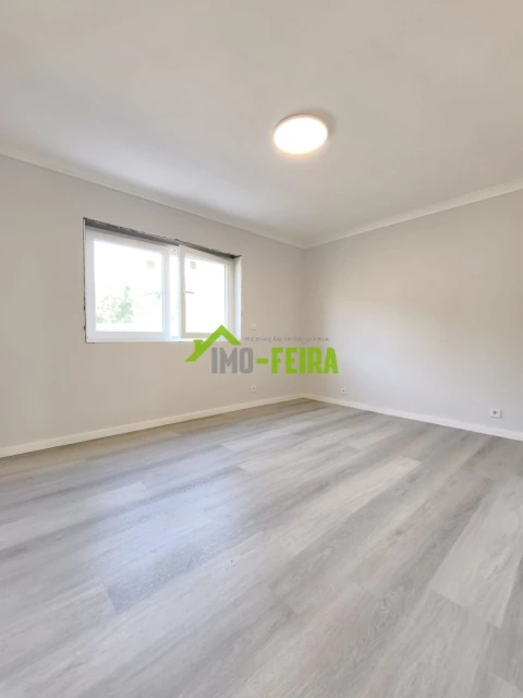 Moradia T3 para Venda em Santa Maria de Lamas