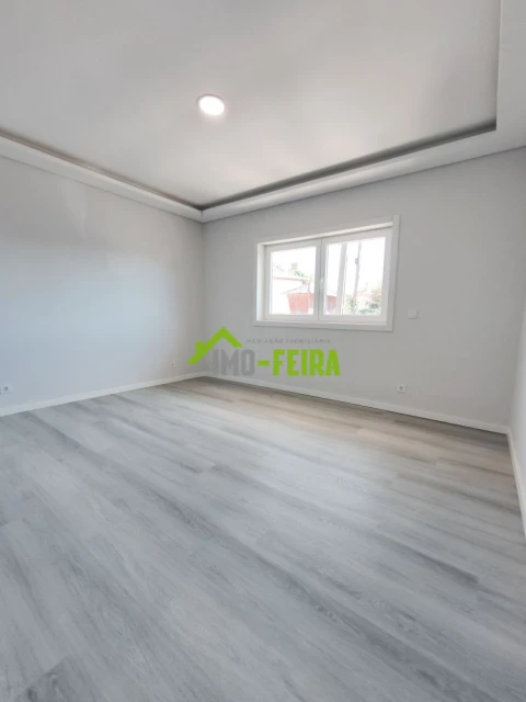 Moradia T3 para Venda em Santa Maria de Lamas
