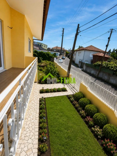 Moradia T3 para Venda em Santa Maria de Lamas