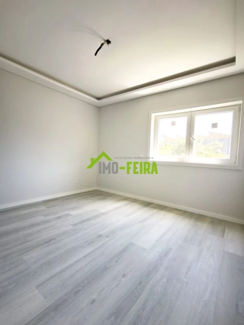 Moradia T3 para Venda em Santa Maria de Lamas
