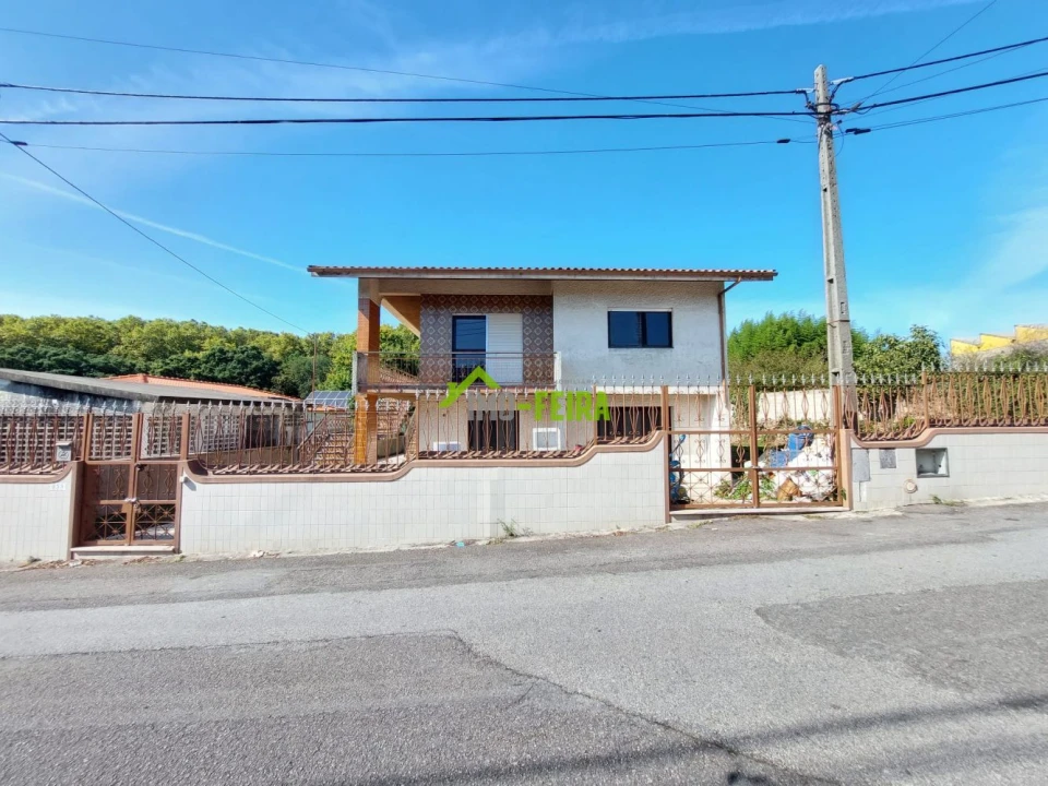 Moradia T3 para Venda em Santa Maria de Lamas Foto 3