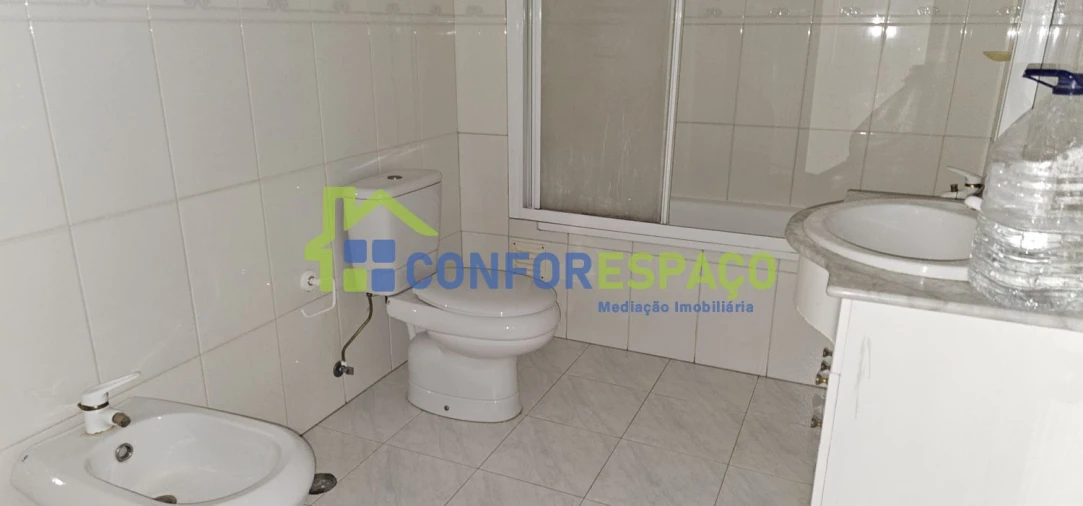 Apartamento T3 para Arrendamento em Castelo Branco Foto 28