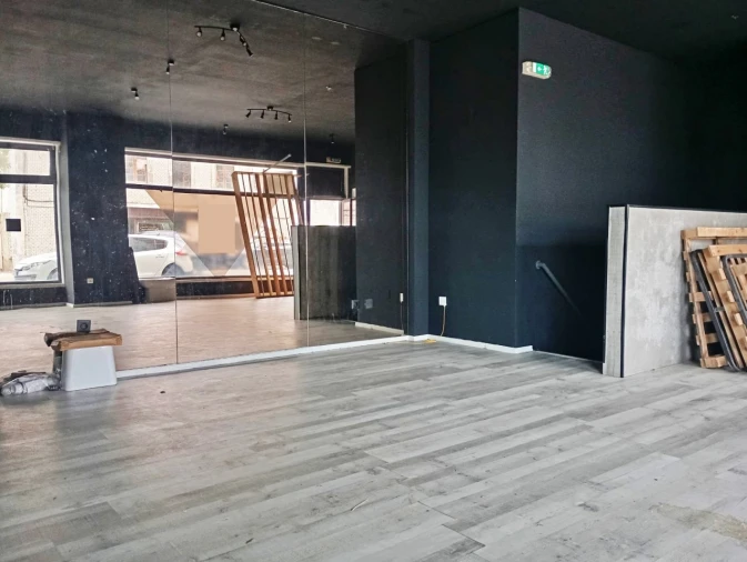 Loja para Venda em Cidade da Maia Foto 2