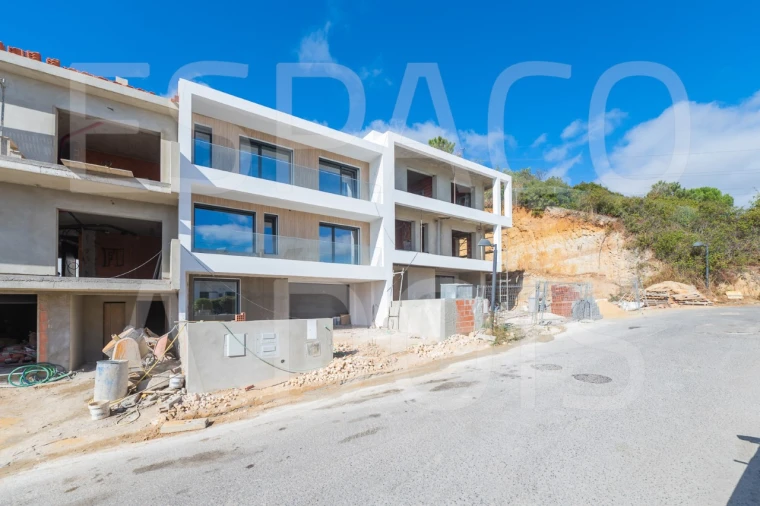 Moradia T3 para Venda em Queluz e Belas Foto 2