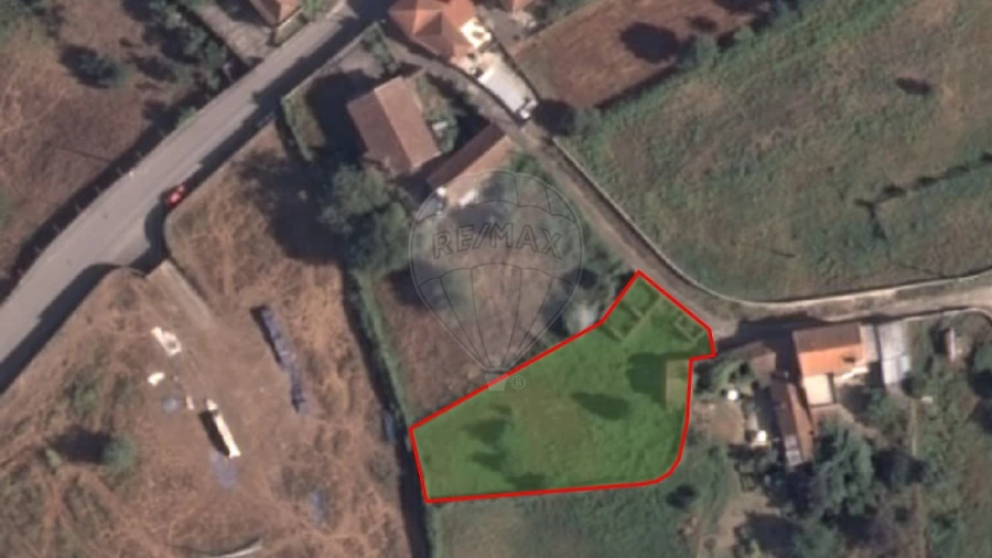 Moradia T2 para Venda em O. Azeméis, Riba-Ul, Ul, Macinhata Seixa, Madail Foto 1