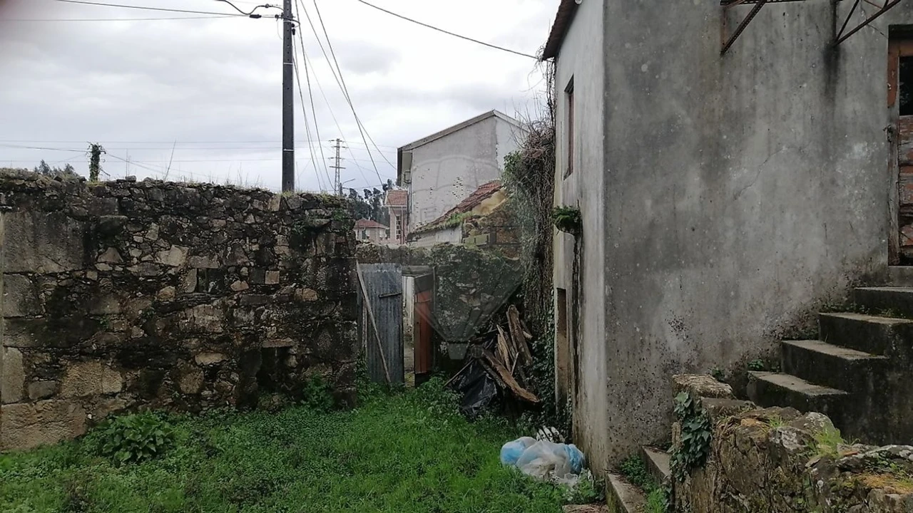 Moradia T2 para Venda em O. Azeméis, Riba-Ul, Ul, Macinhata Seixa, Madail Foto 4