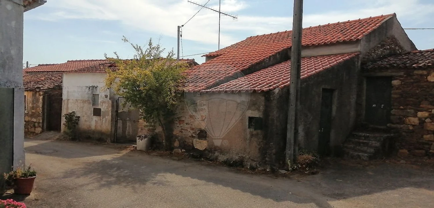 Moradia T2 para Venda em Sobreira Formosa e Alvito da Beira Foto 1