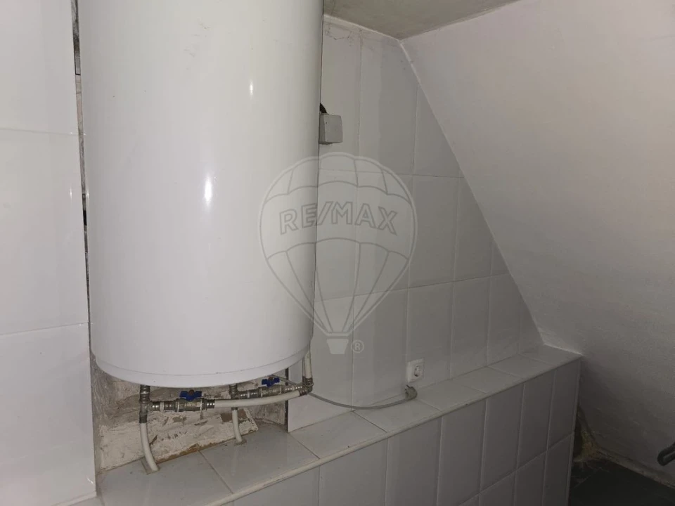 Loja para Arrendamento em Igreja Nova e Cheleiros Foto 20