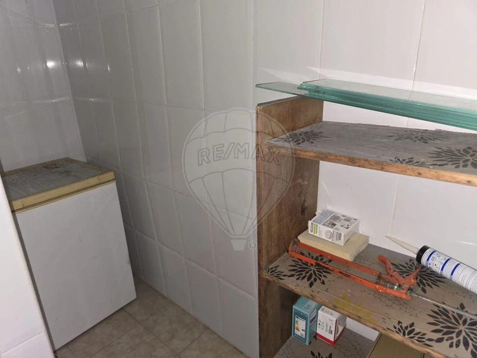 Loja para Arrendamento em Igreja Nova e Cheleiros Foto 19