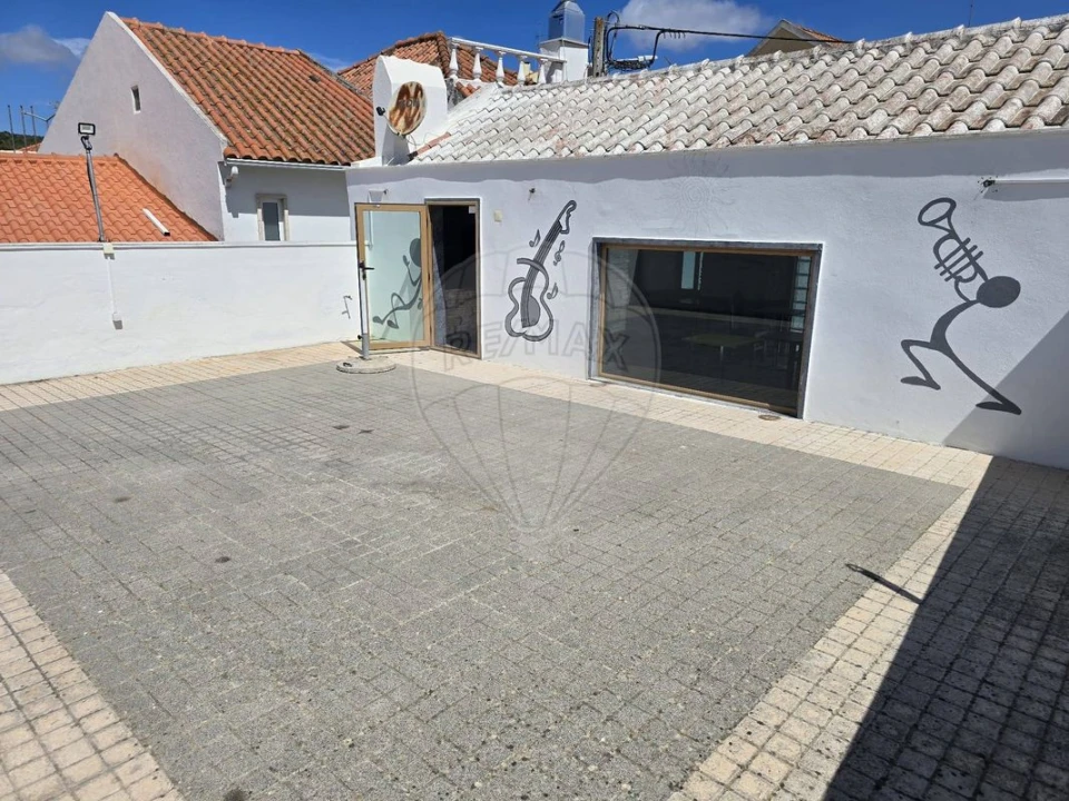 Loja para Arrendamento em Igreja Nova e Cheleiros Foto 14