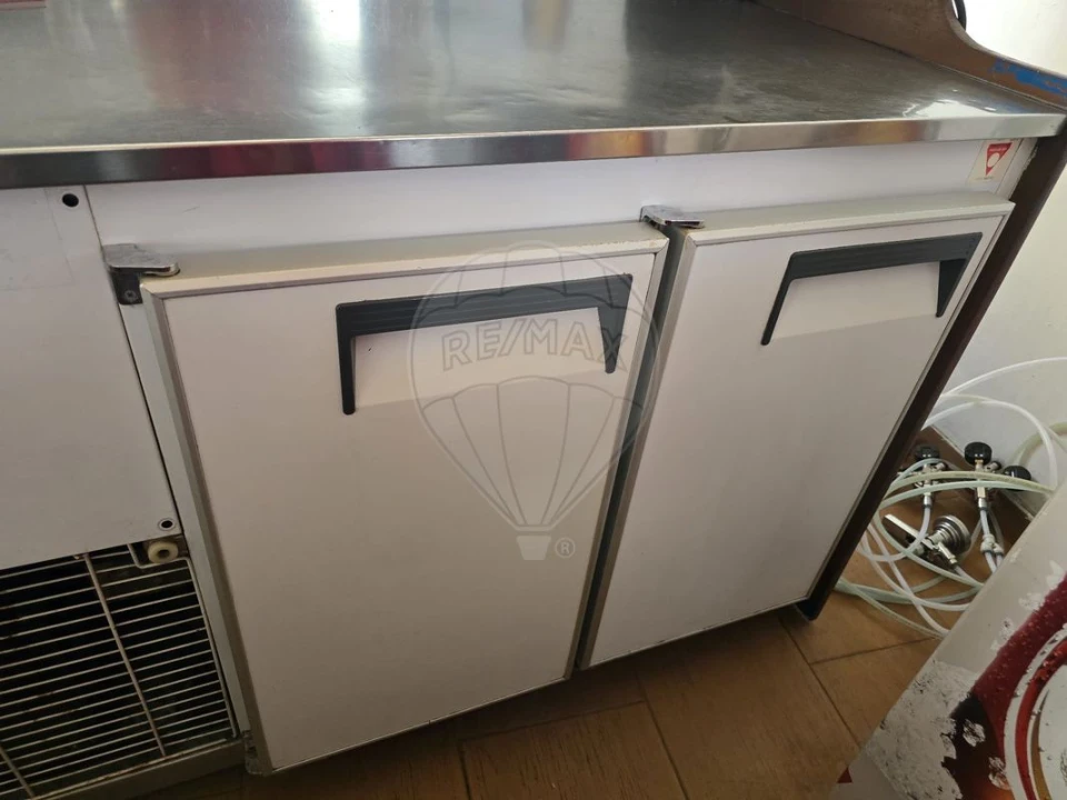 Loja para Arrendamento em Igreja Nova e Cheleiros Foto 16