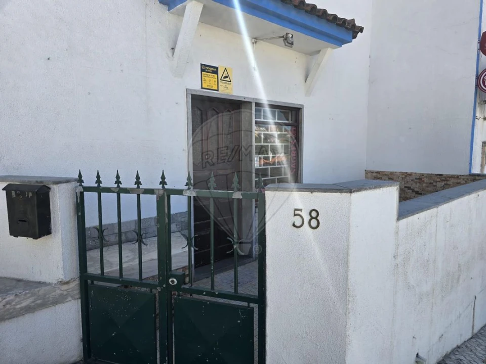 Loja para Arrendamento em Igreja Nova e Cheleiros Foto 23