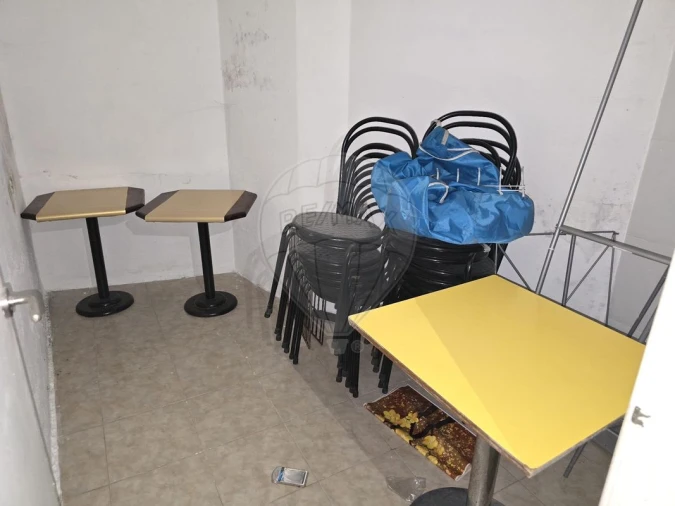 Loja para Arrendamento em Igreja Nova e Cheleiros Foto 21