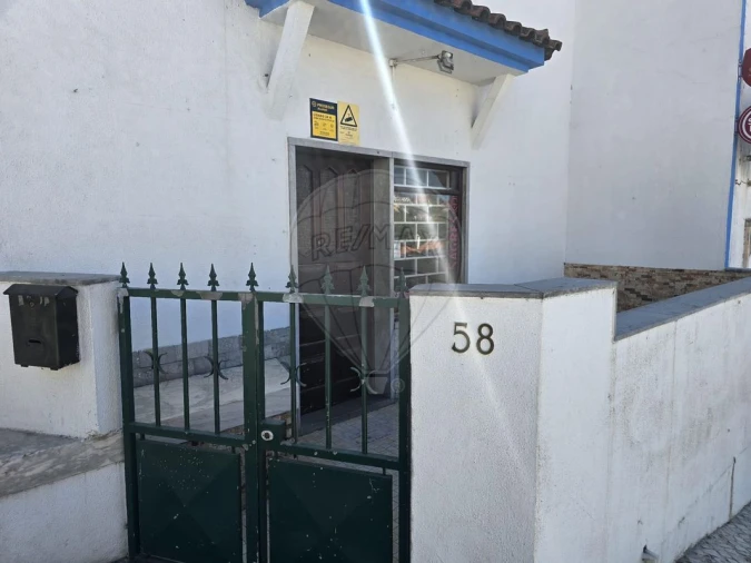 Loja para Arrendamento em Igreja Nova e Cheleiros Foto 23