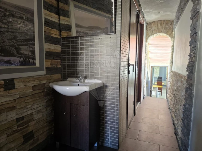 Loja para Arrendamento em Igreja Nova e Cheleiros Foto 9