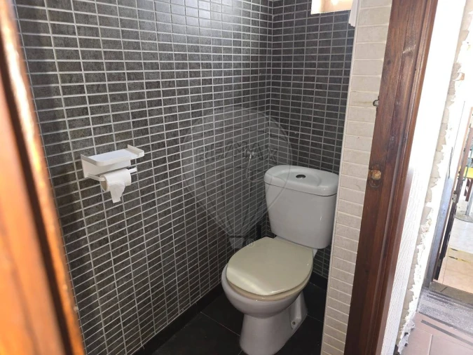 Loja para Arrendamento em Igreja Nova e Cheleiros Foto 10