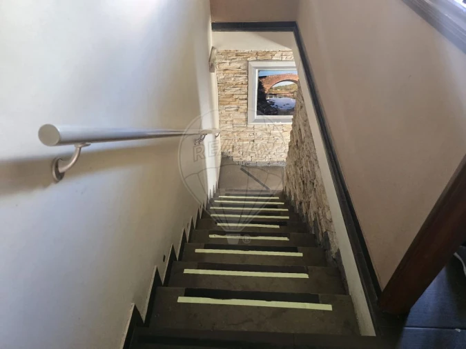 Loja para Arrendamento em Igreja Nova e Cheleiros Foto 4