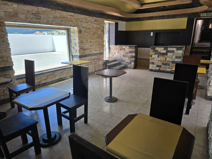 Loja para Arrendamento em Igreja Nova e Cheleiros Foto 12