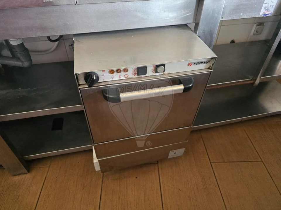 Loja para Arrendamento em Igreja Nova e Cheleiros Foto 18