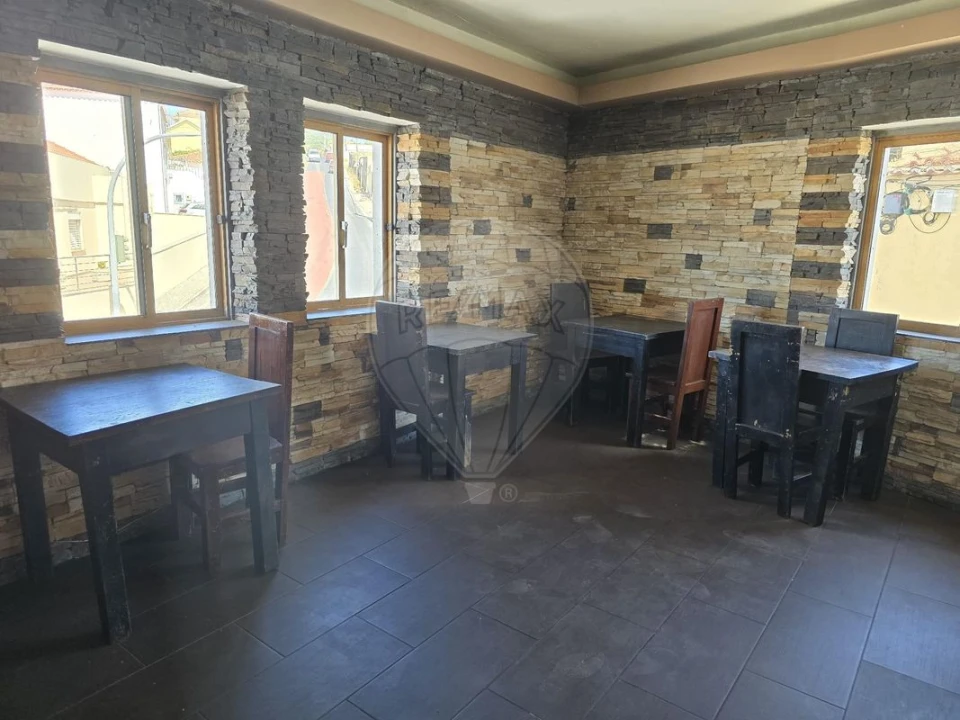 Loja para Arrendamento em Igreja Nova e Cheleiros Foto 5