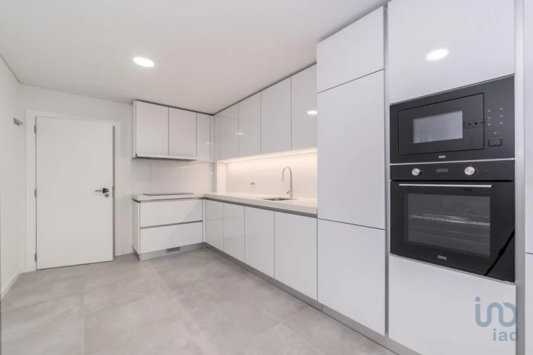Apartamento T2 para Venda em Tavarede Foto 4