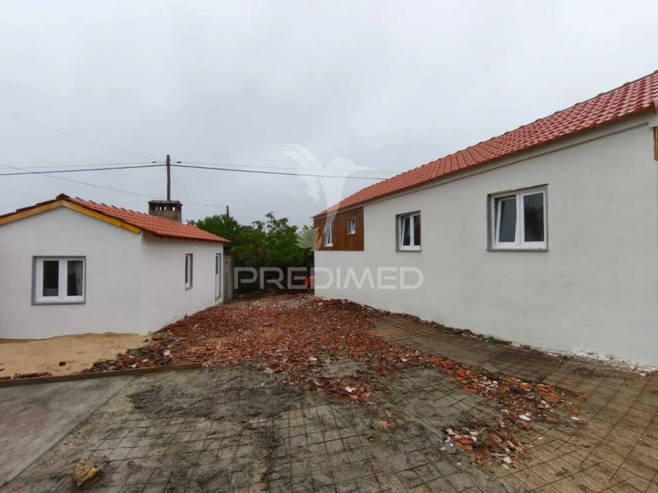 Moradia T3 para Venda em Aguada de Cima Foto 3