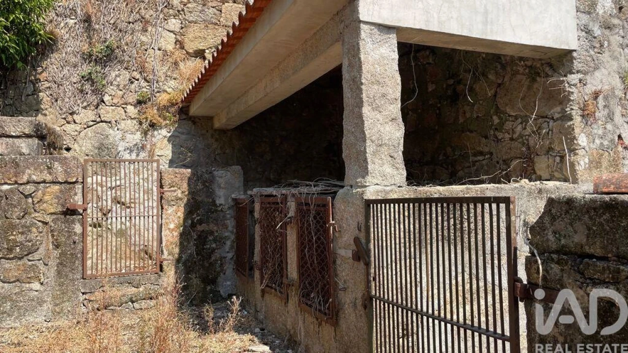 Moradia T4 para Venda em Escariz (São Mamede) e Escariz (São Martinho) Foto 6