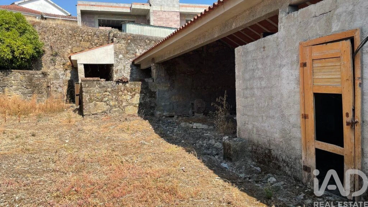 Moradia T4 para Venda em Escariz (São Mamede) e Escariz (São Martinho) Foto 4