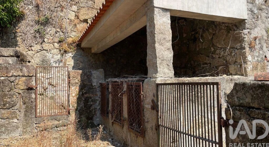 Moradia T4 para Venda em Escariz (São Mamede) e Escariz (São Martinho) Foto 13