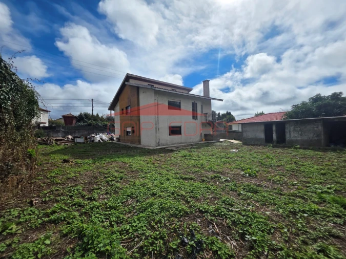 Moradia T4 para Venda em Santa Maria de Lamas Foto 3