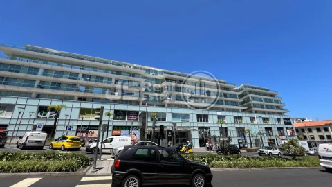 Apartamento T3 para Venda em Funchal (Se)