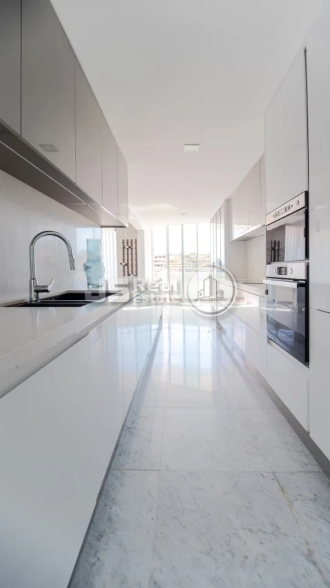 Apartamento T3 para Venda em Funchal (Se)