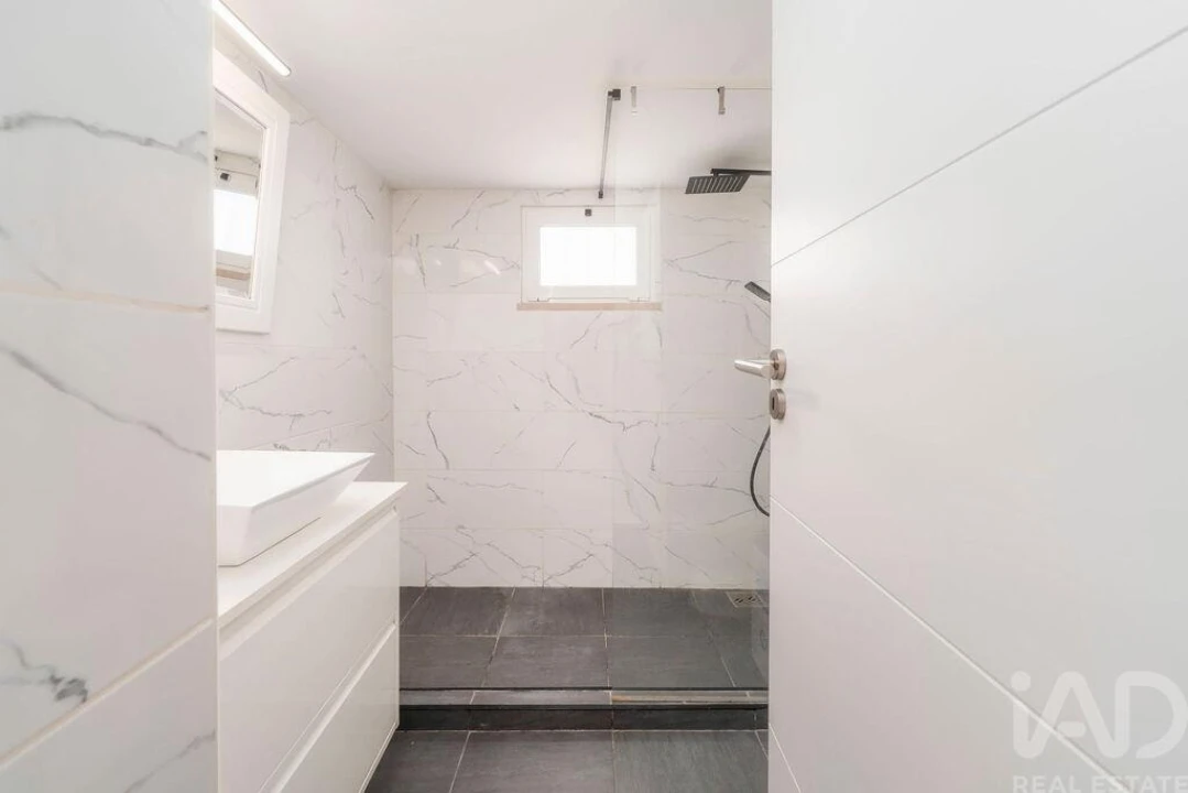 Moradia T2 para Venda em Santa Barbara de Nexe Foto 18