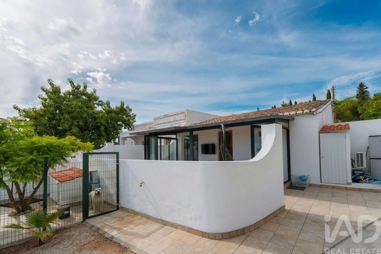 Moradia T2 para Venda em Santa Barbara de Nexe Foto 22