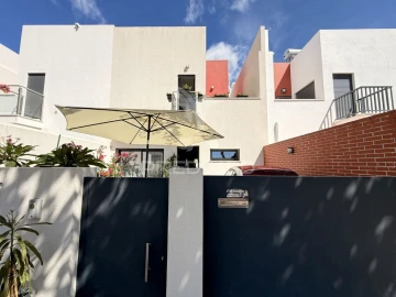 Moradia T3 para Venda em Quelfes