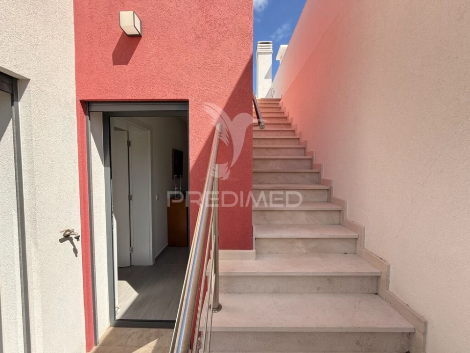 Moradia T3 para Venda em Quelfes Foto 10