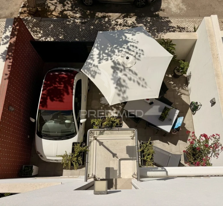 Moradia T3 para Venda em Quelfes Foto 12